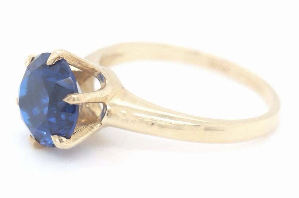 10K Yellow Gold Round Blue Corundum Solitaire Ring – Size 7 Weighing 2.8 Grams